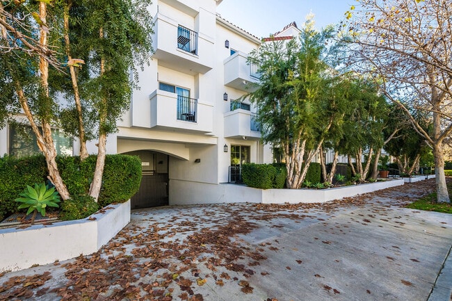 Building Photo - 10648 Woodbridge St