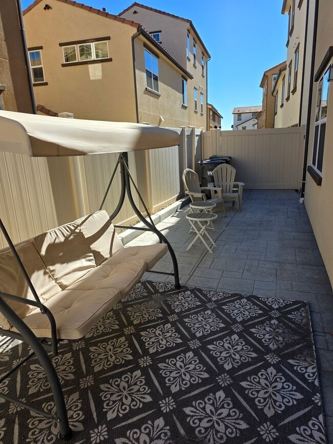 Building Photo - Murrieta 4 Bedroom Home with Solar in Gated Community!