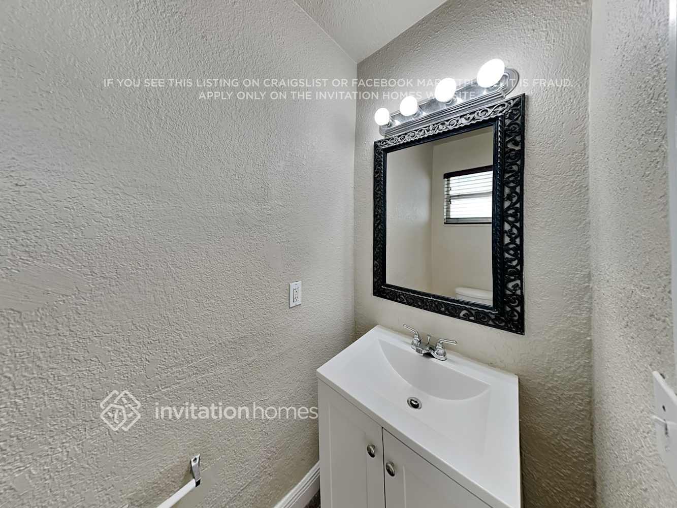 Building Photo - 735 NW 184th Dr