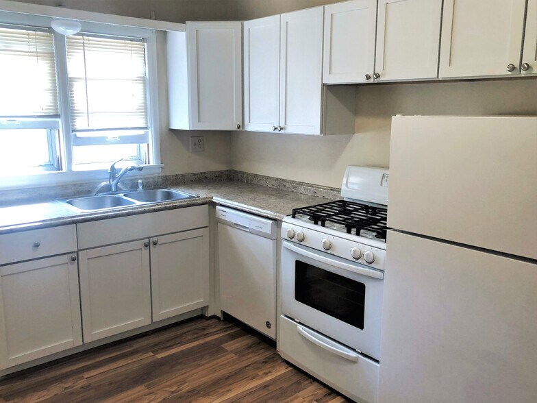 Building Photo - 401 Palomino Ln