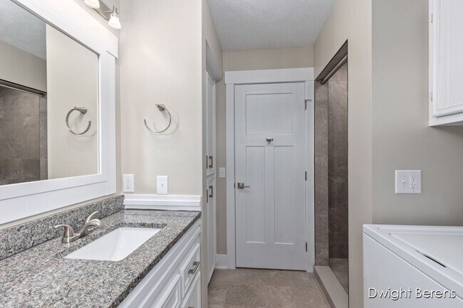 Building Photo - 7331 48th Ave