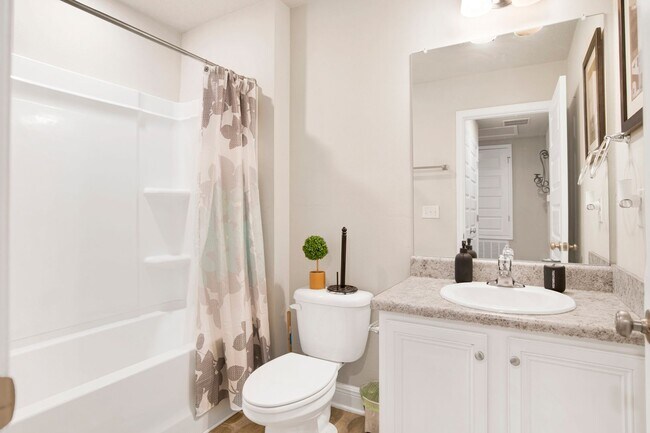 Building Photo - 3 Bedroom Townhouse in Bellview