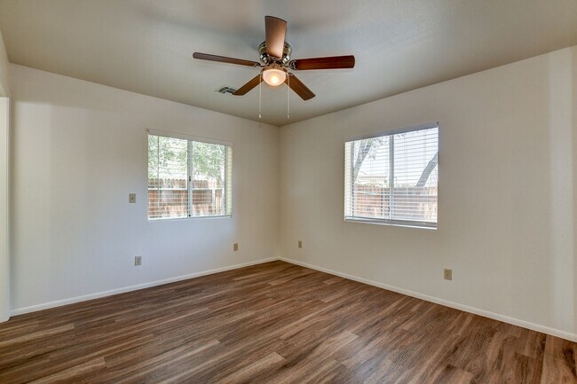 Building Photo - 114 Bradshaw Dr