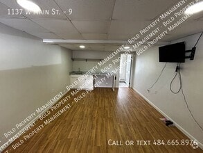 Building Photo - 1137 W Main St