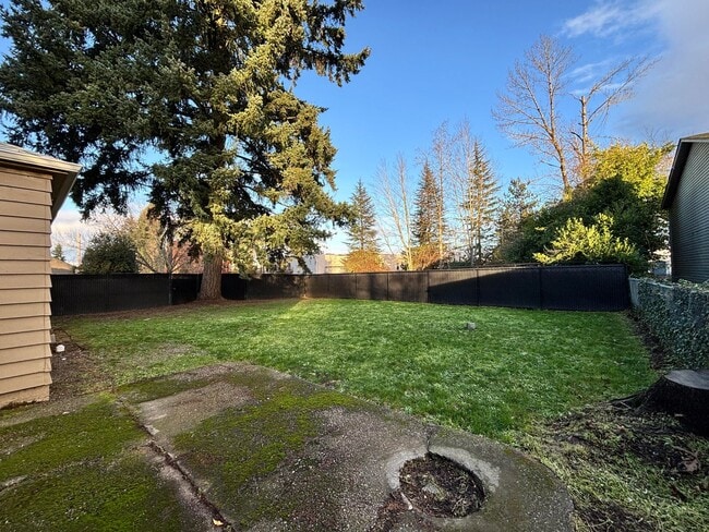 Building Photo - Cozy Two Bedroom Home in Salem