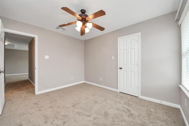 Building Photo - 7447 Oakwood Canyon Dr