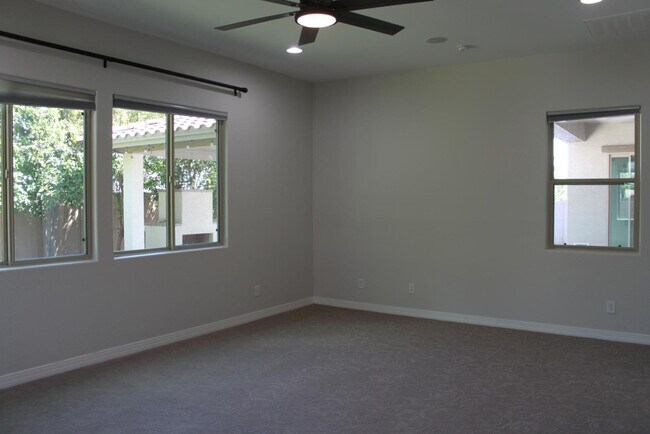 Building Photo - 3458 E Loma Vista St