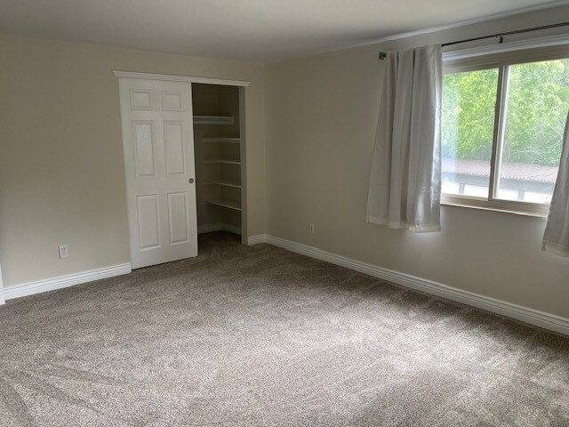 2nd floor master bedroom - 411 E Highline Cir