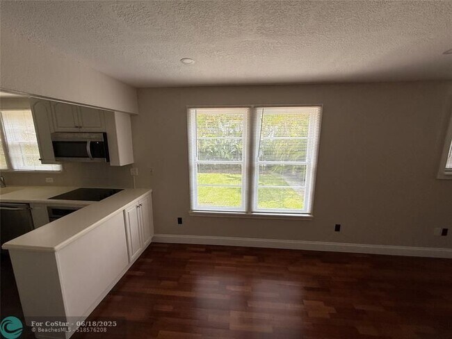 Building Photo - 5025 SW 64th Ave