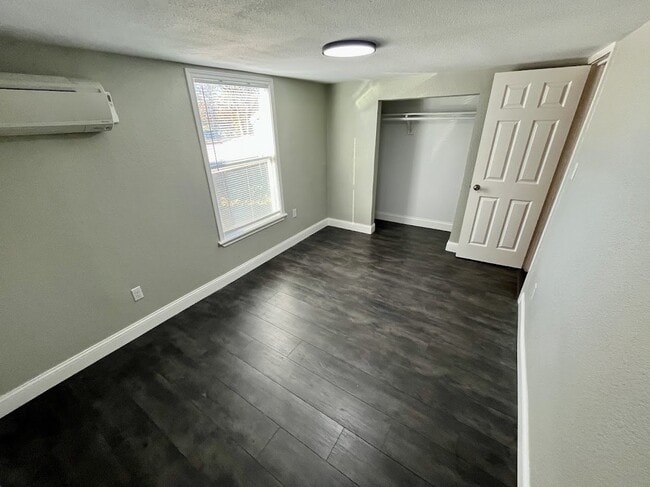 Building Photo - Beautifully Remodeled 3 Bedroom, 2 Bathroo...