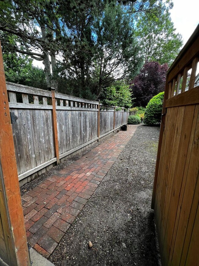 Building Photo - CLICK "REQUEST A TOUR" NOW!