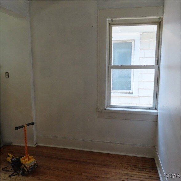Building Photo - 735 N Alvord St