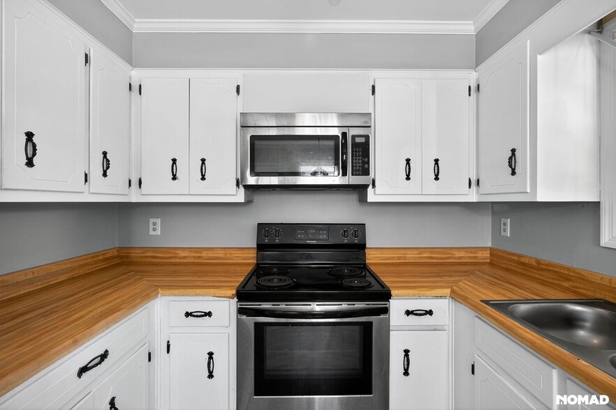 Building Photo - 2932 Tower Pines Dr