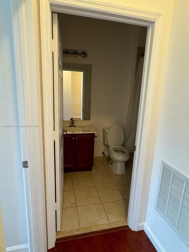 Building Photo - 297 Las Brisas Cir