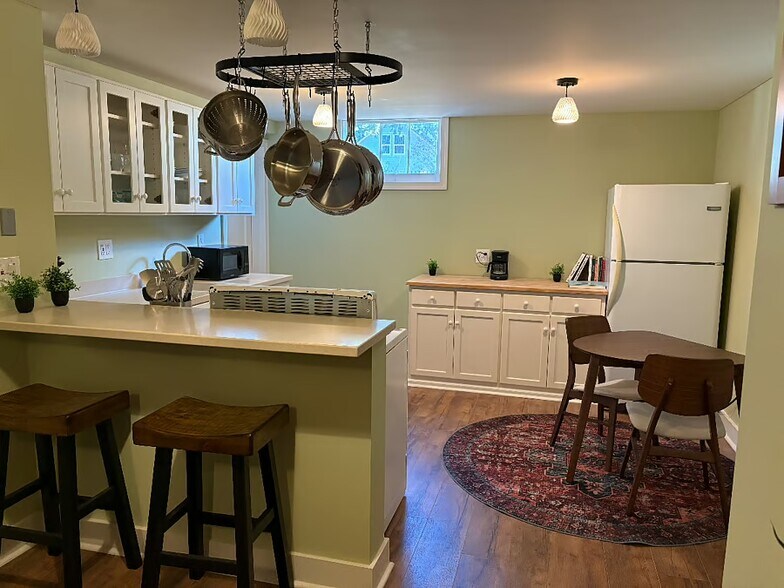 Building Photo - 6021 NE Milton St