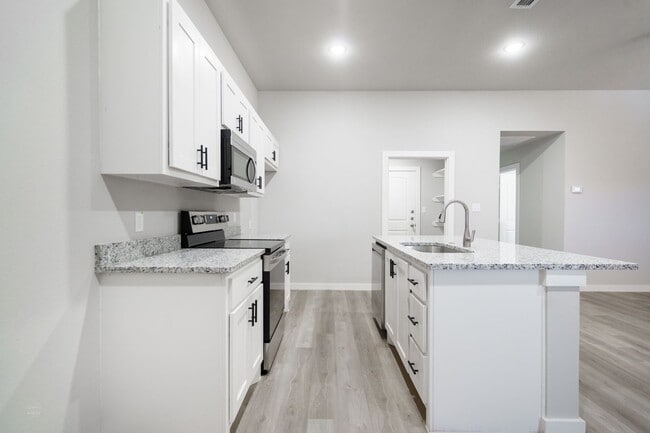 Building Photo - Your Perfect Abilene Home Awaits – Availab...