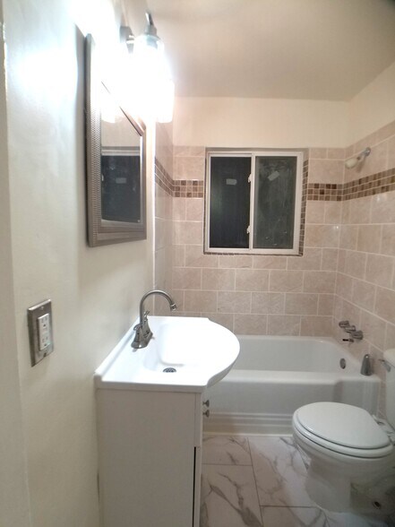 Building Photo - 1904 Lead Ave SE