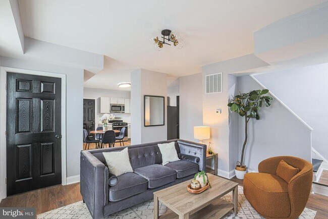 Building Photo - 9 Glenmore Ave