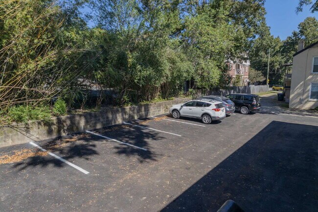 Building Photo - Newly Renovated 2 BR/1BA Luxury Apartment Home