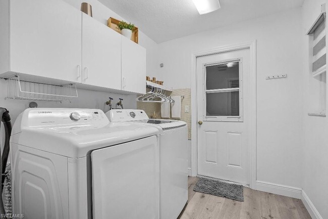 Building Photo - 5301 Shalley Cir W