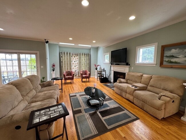 Building Photo - 20 Coolidge Ave