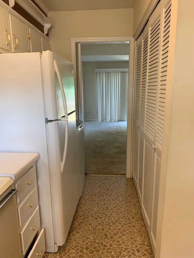 Building Photo - Condo in Roanoke Rapids Located Near Inter...
