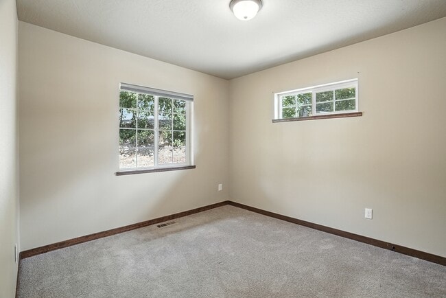 Building Photo - 23732 N Lakeview Blvd