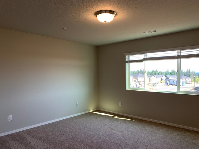 Building Photo - Beautiful 4 Bedroom 2.5 Bath Home Located In A Beautiful Master Planned Community in Camas! Top R...