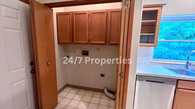 Building Photo - Beautiful 3 BD | 2.5 BA Duplex in Wine Cou...