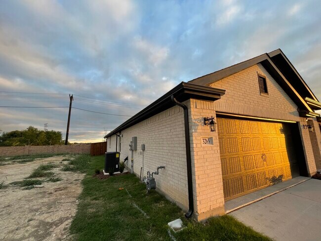 Building Photo - 3265 Cross Shr Dr