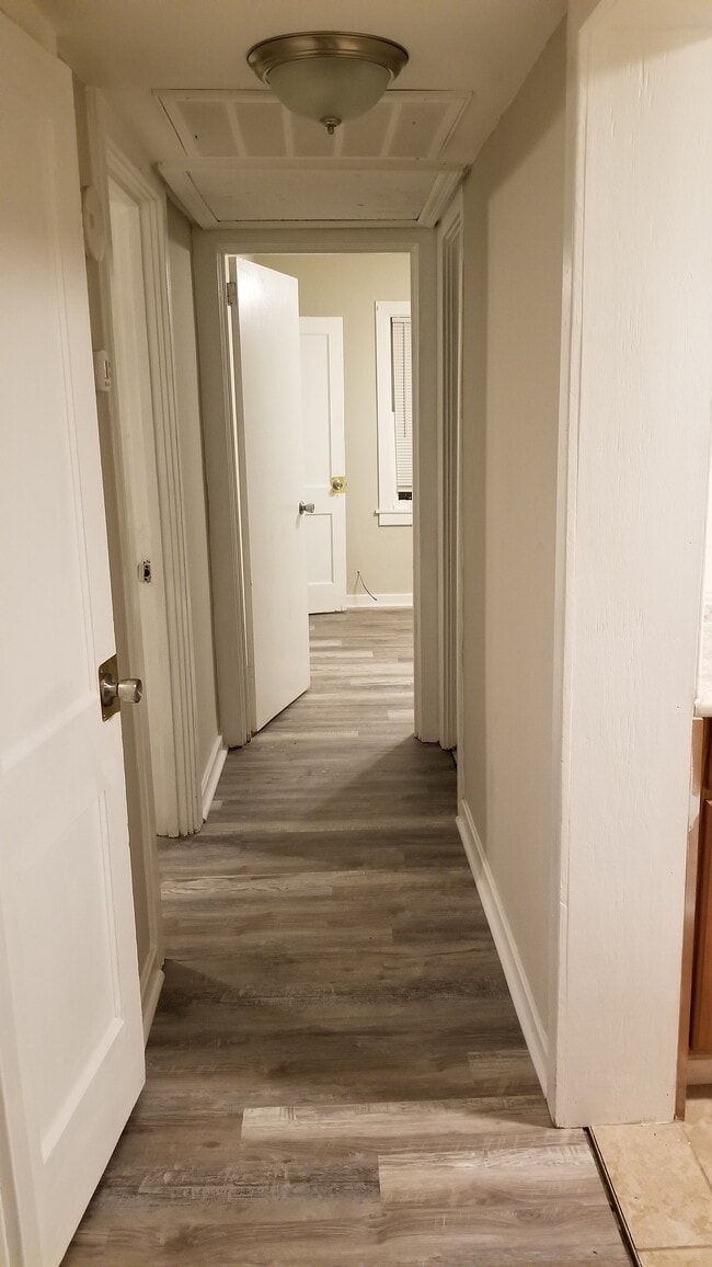 Building Photo - 620 W Shawnee Dr