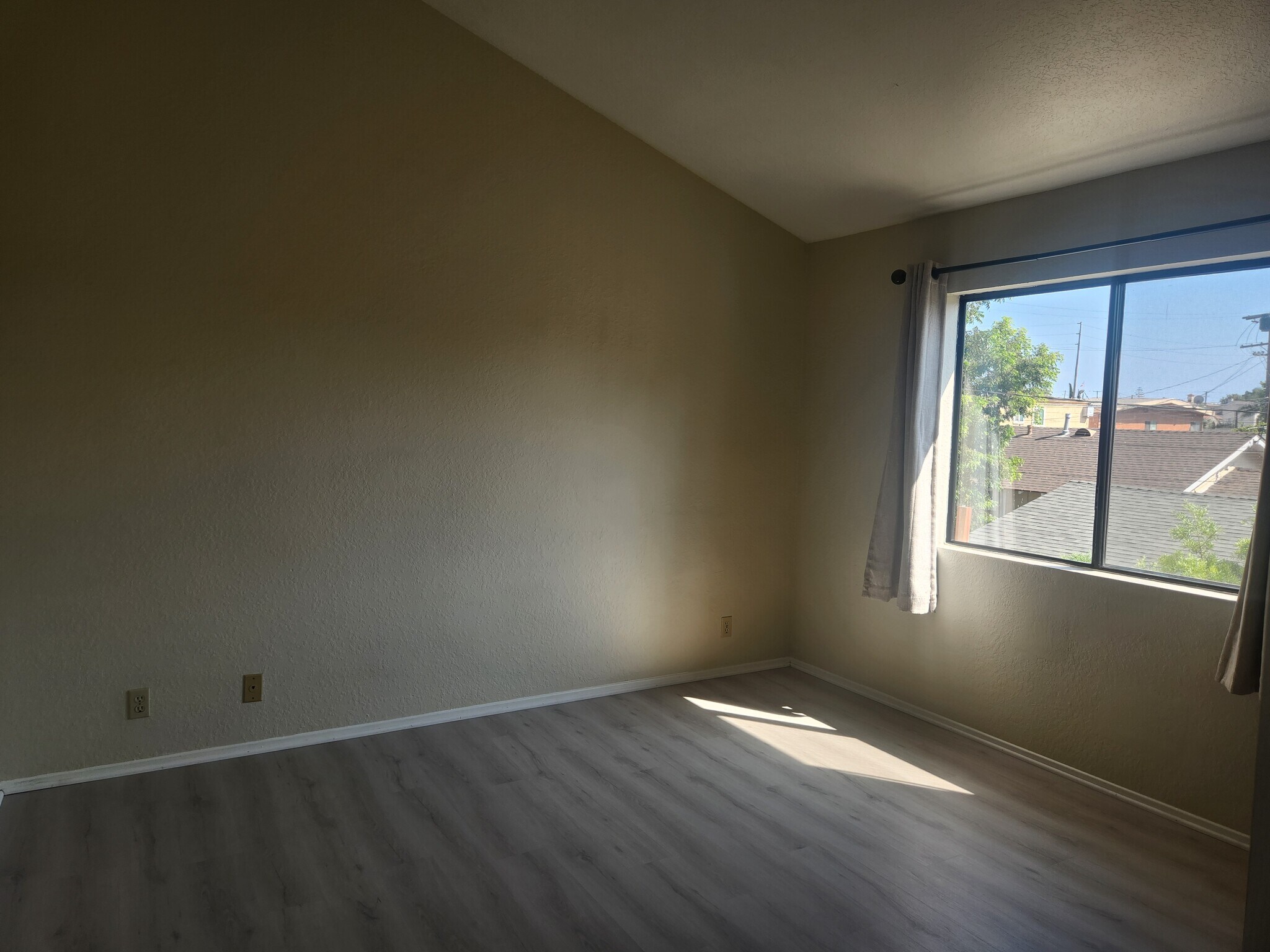 Building Photo - 1208 Roswell Ave