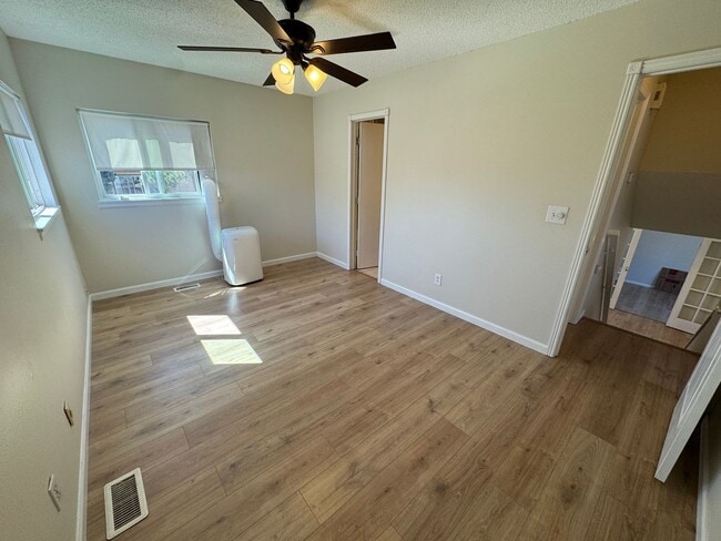 Building Photo - Charming 3-Bedroom Home with Bonus Living Space and Large Fenced Yard!!