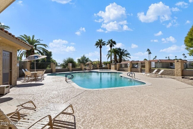 Building Photo - 7802 E MacKenzie Dr