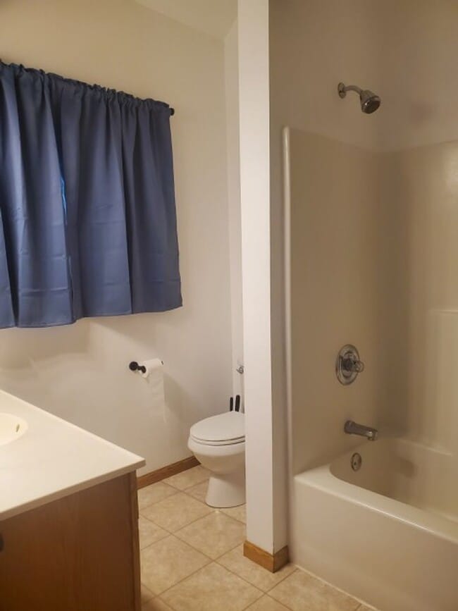Building Photo - 2 Bed, 1 Bath Cabin - Fully Furnished! - a...