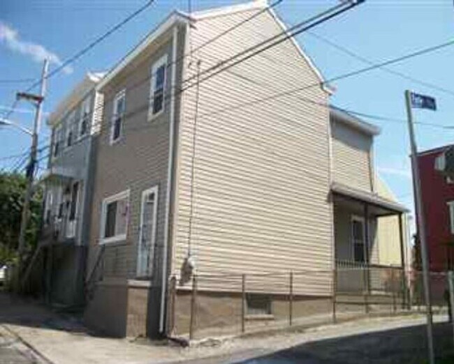 Building Photo - 3812 Cabinet Wy