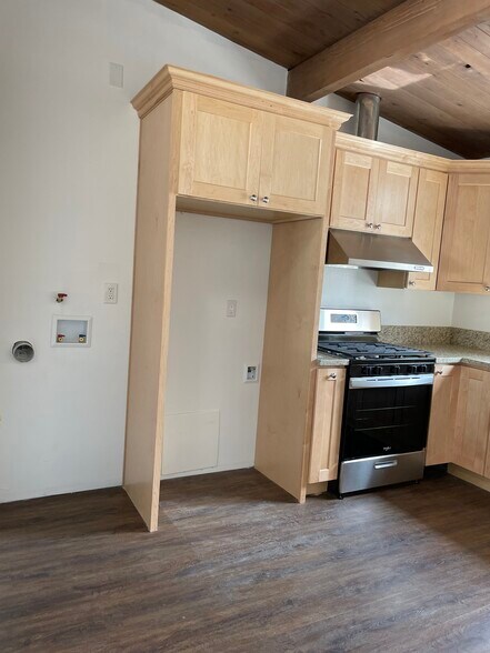 Building Photo - 2215 Mathews Ave