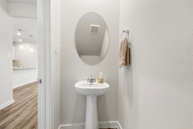 Building Photo - 18719 Chisholm Mdws Dr