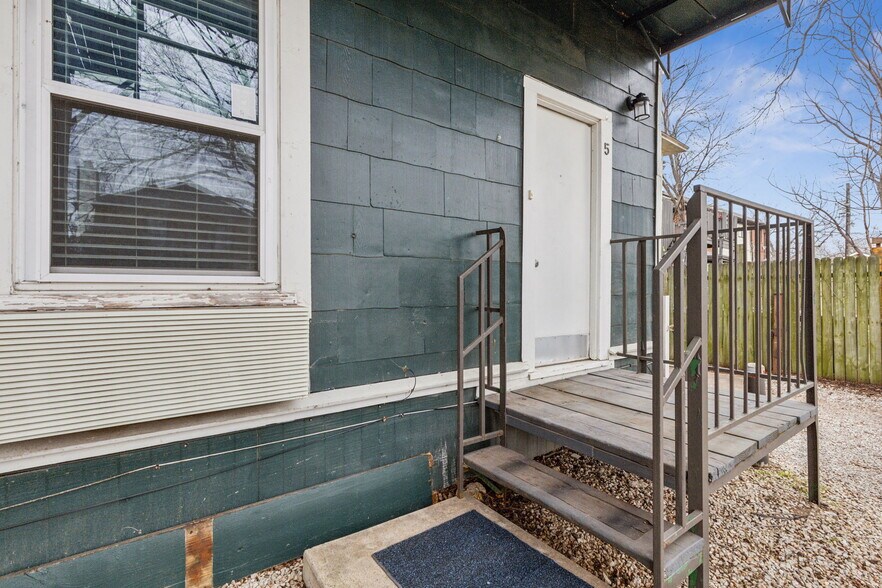 Building Photo - 5309 East Side Ave