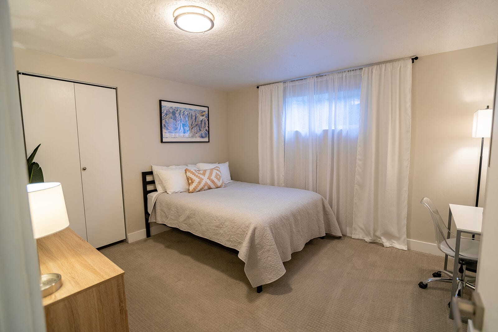 Building Photo - 894 E 840 N