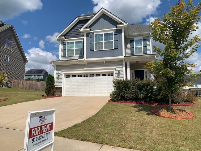 Building Photo - AMAZING LOCATION, Fantastic 4 Bed Home, in...