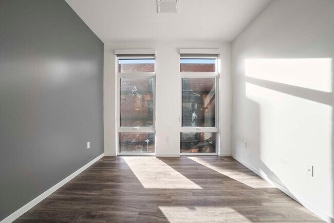 Building Photo - 841 Beacon St