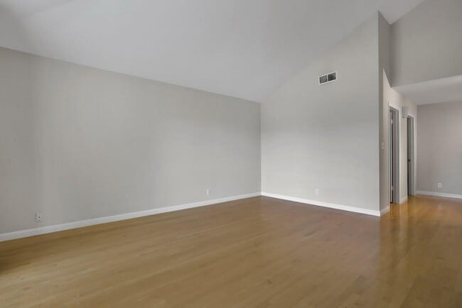 Building Photo - 976 Pizarro Ln