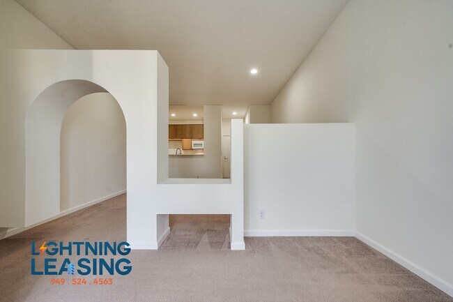 Building Photo - 11225 Morrison St
