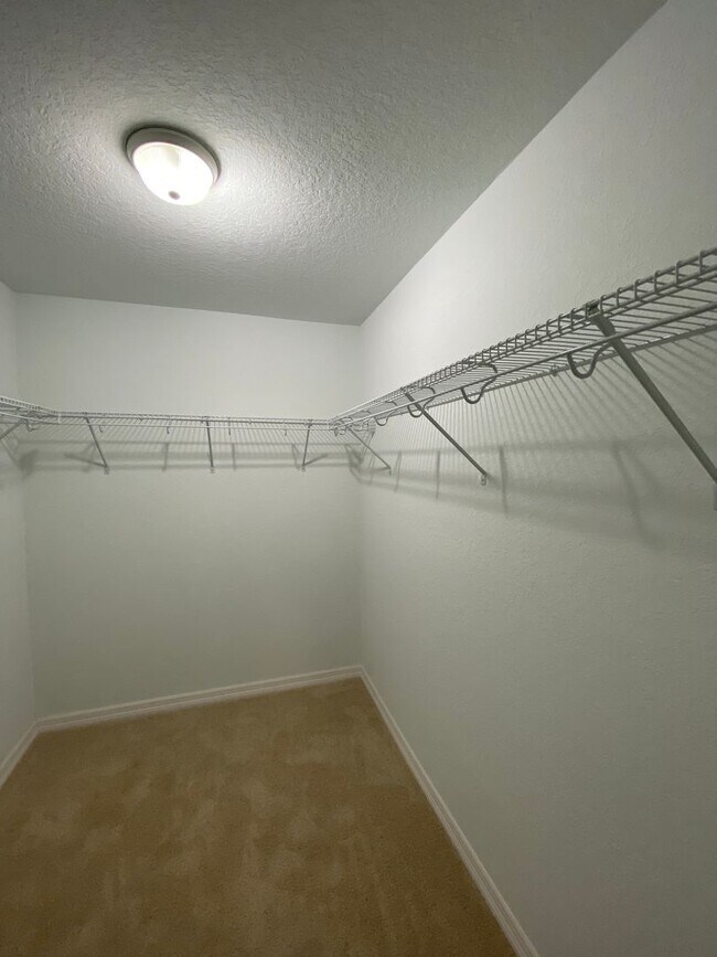 Building Photo - Custom Home - Desirable SW Dunnellon Neighborhood 3/2/2  Won't Last