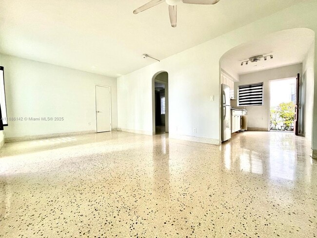 Building Photo - 2101 SW 3rd Ave