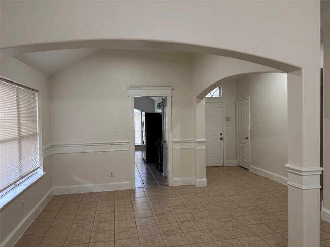Building Photo - 21111 Woodland Green Dr