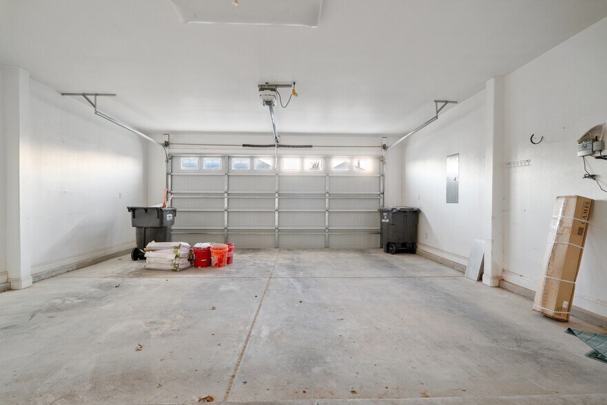 Building Photo - 6008 Ridge View St