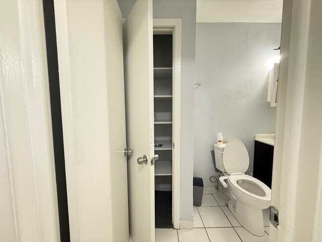 Building Photo - 600 Mesa Dr