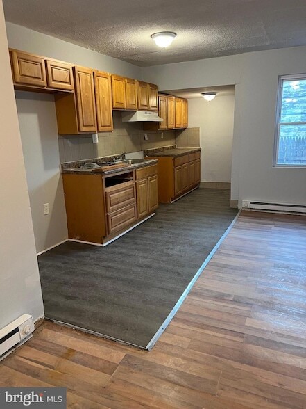 Building Photo - 2024 Bonaffon St